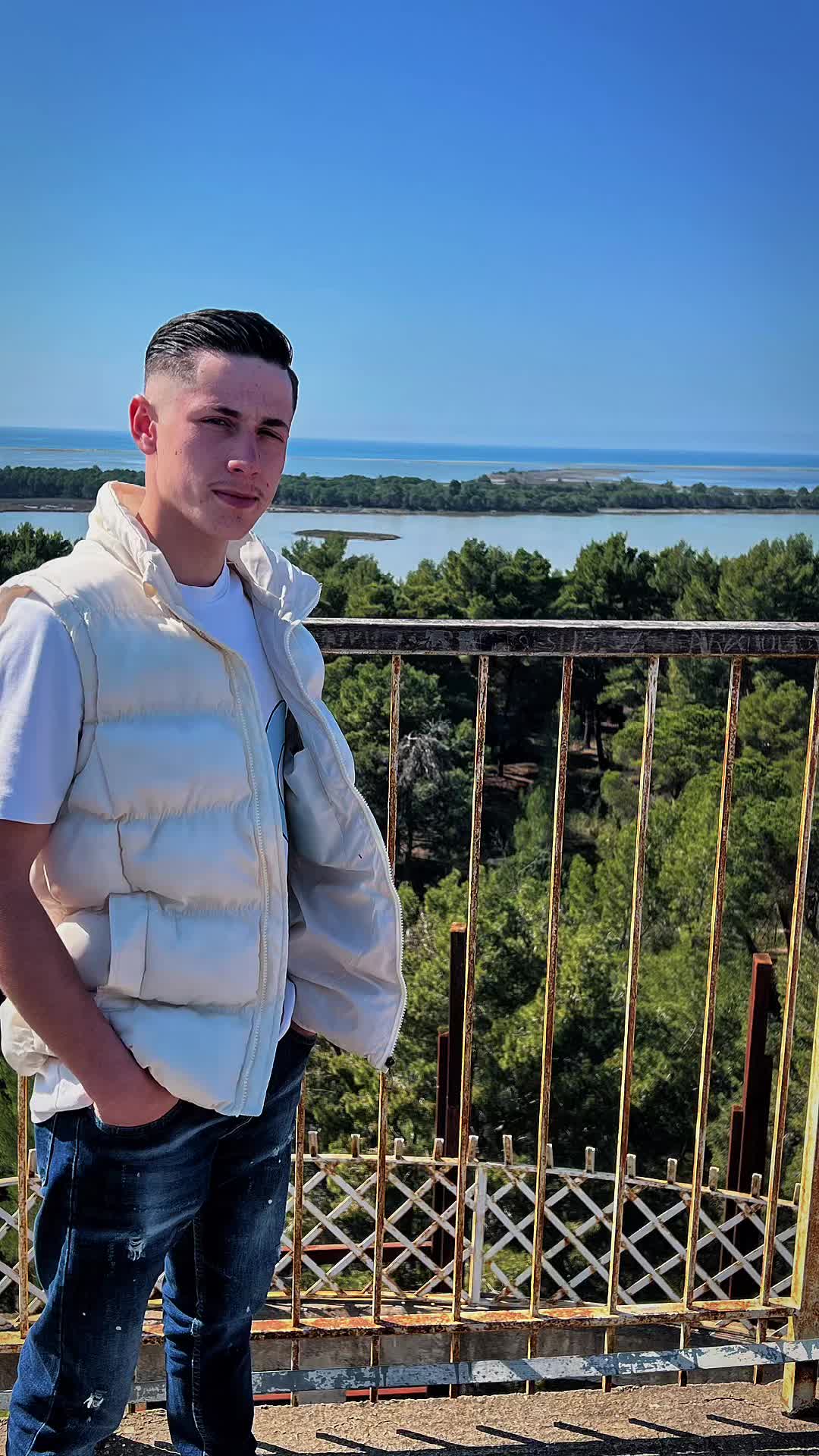 @🦅