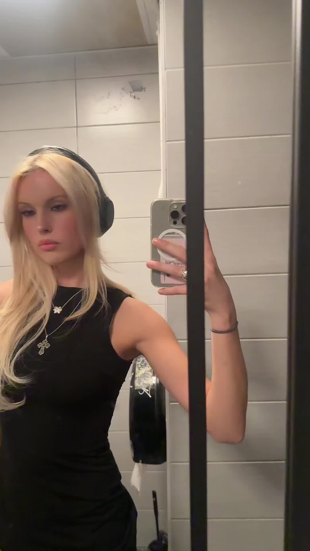 @lovisamari
