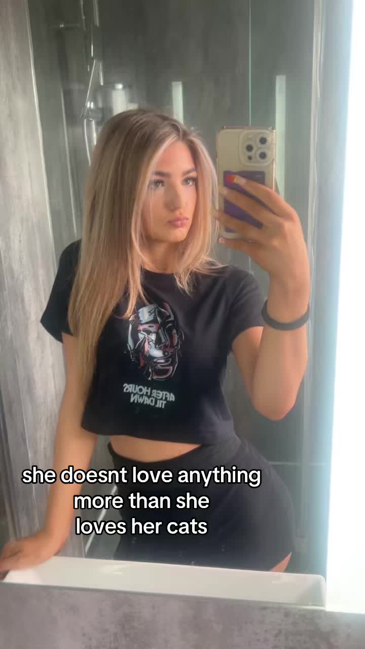 @ells🍒💋❣️👅
