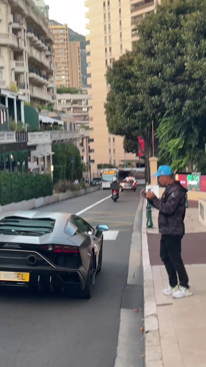 @🏎️