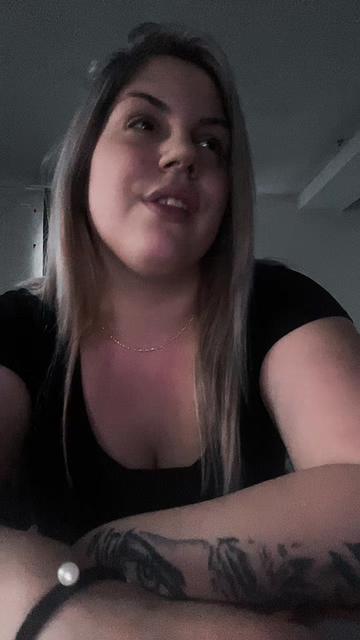 @Adrienn🥵😈
