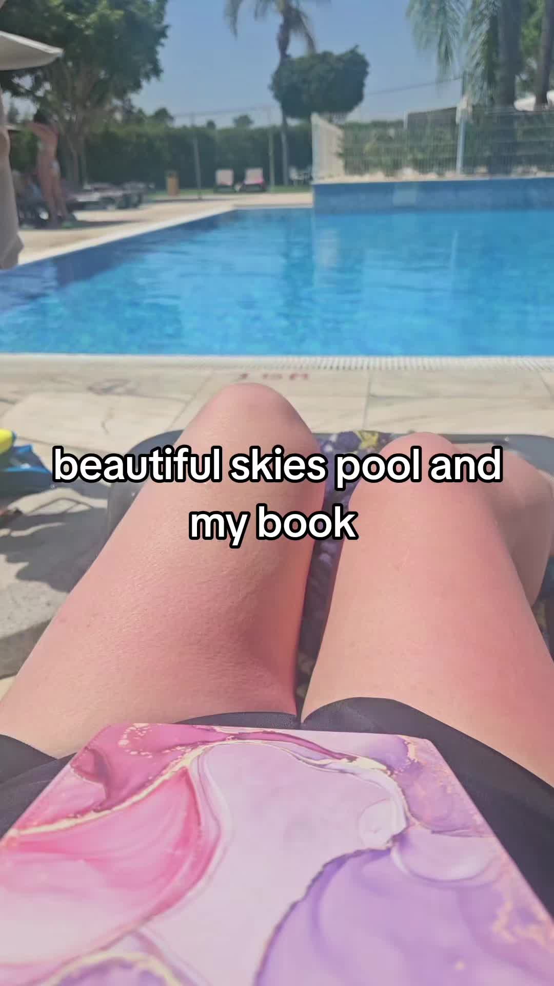 @KellyLovesBooks