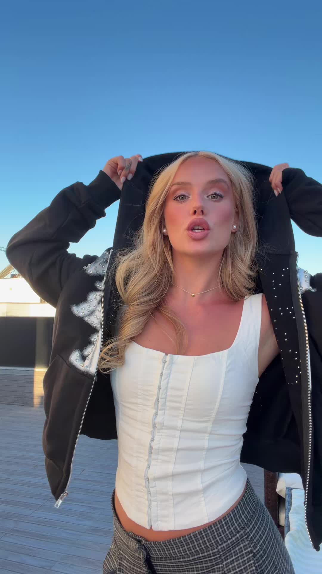 @LIA SIKORA