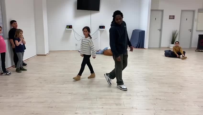 @afrobatic_