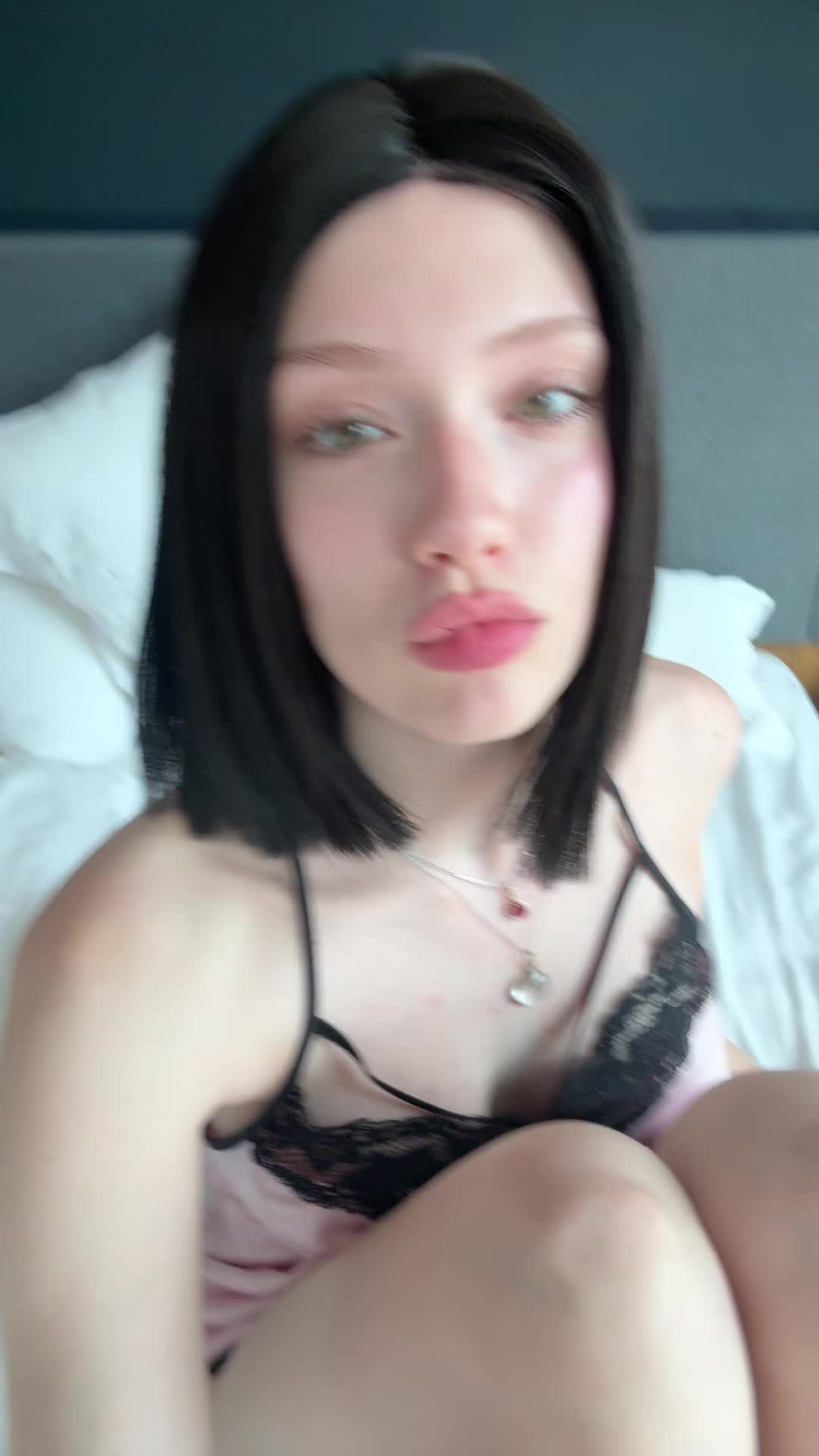 @MarisaLeona_