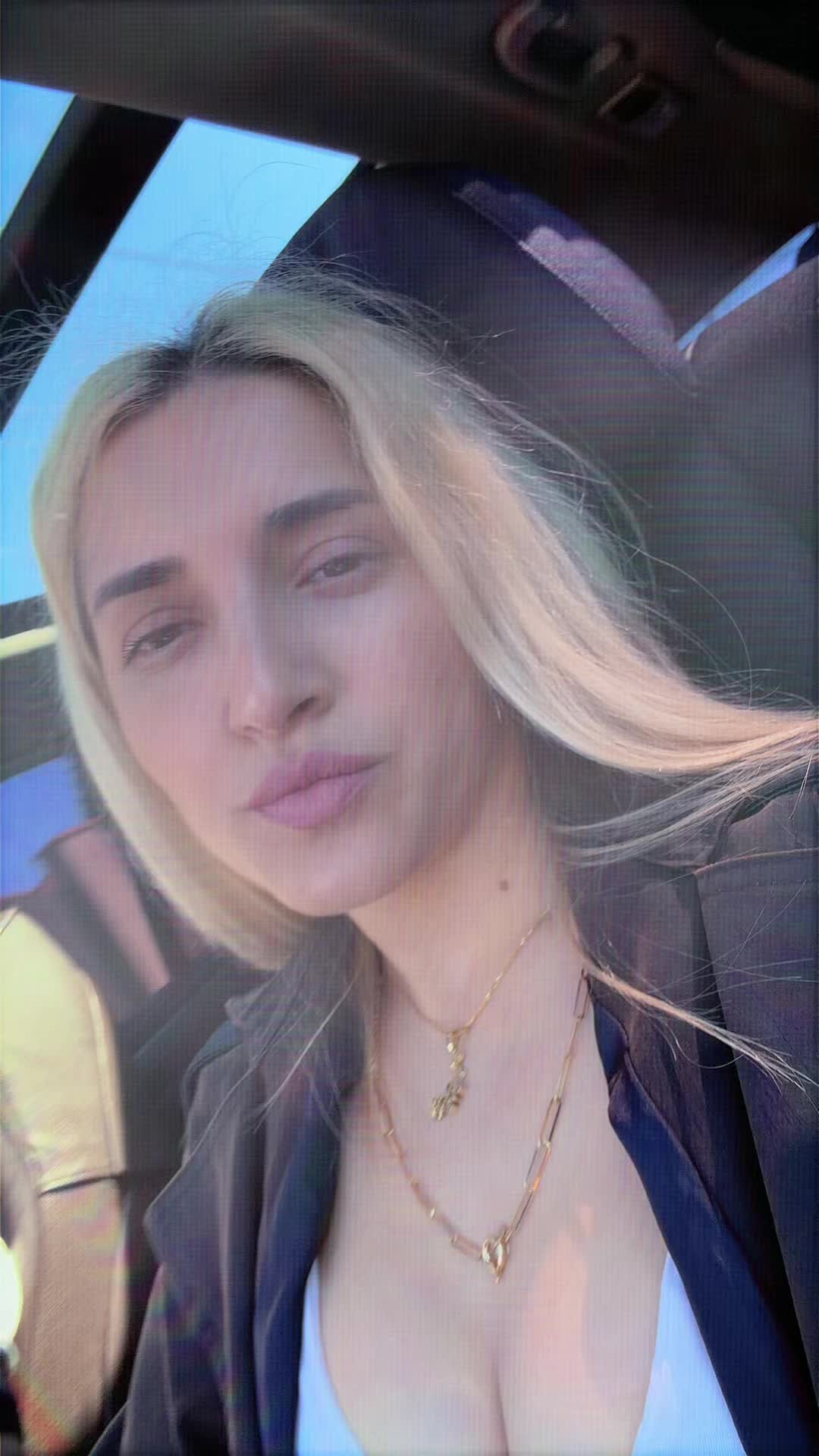 @Elena Laura.