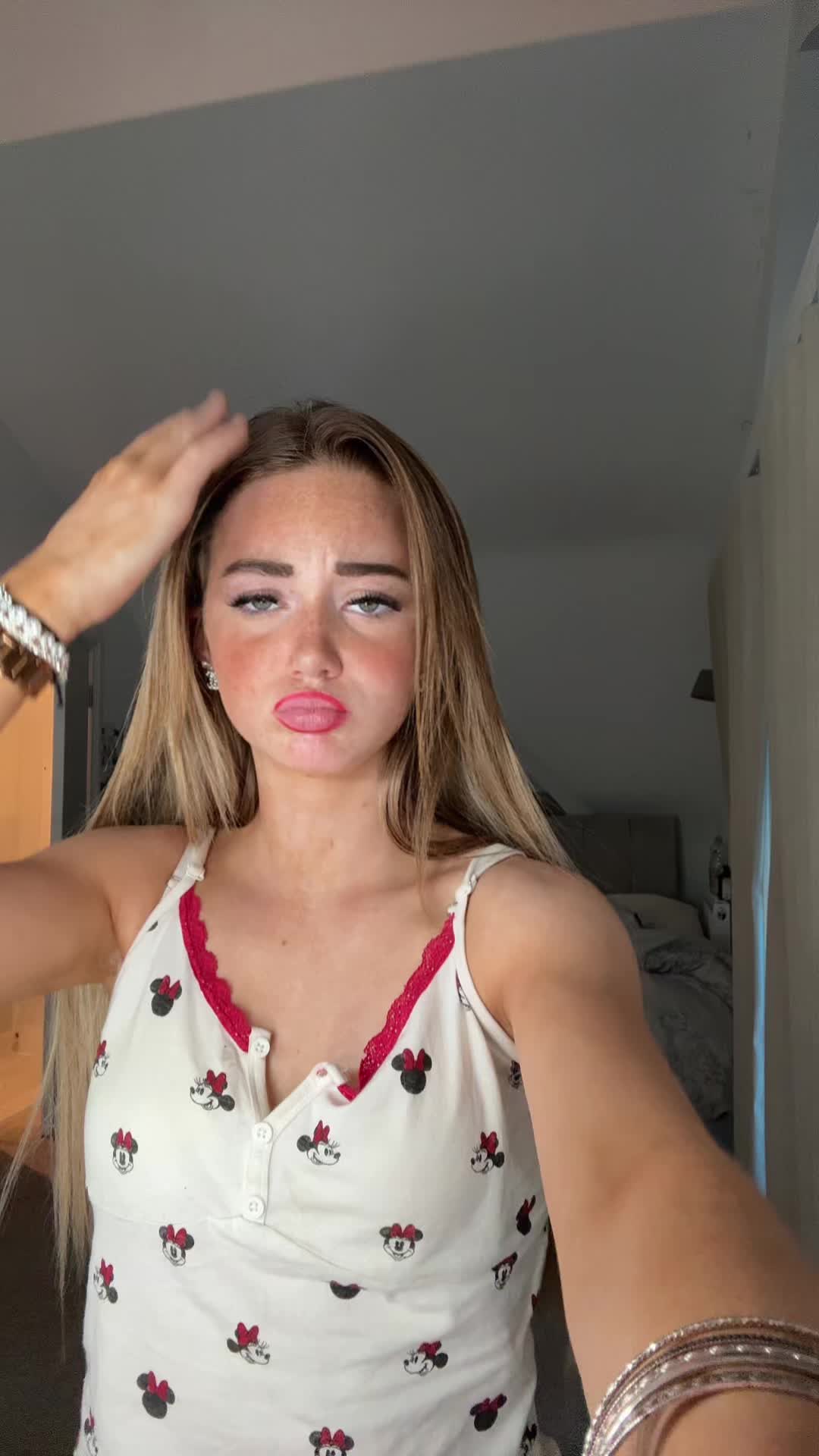 @𝐁𝐞𝐥𝐥𝐞𝐥𝐨𝐮𝐢𝐬𝐞𝐟𝐨𝐫𝐝