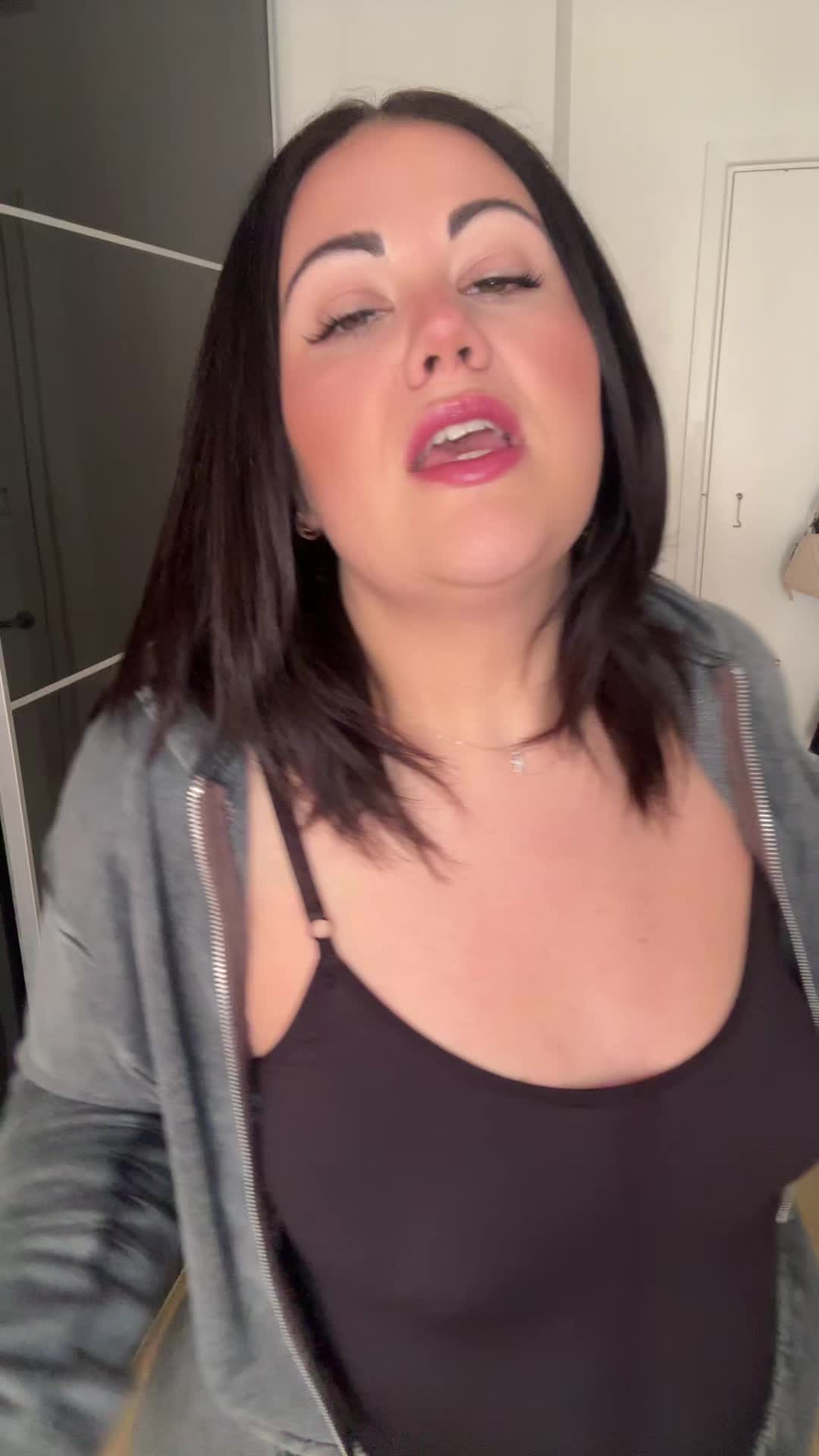 @Kirstyannxx