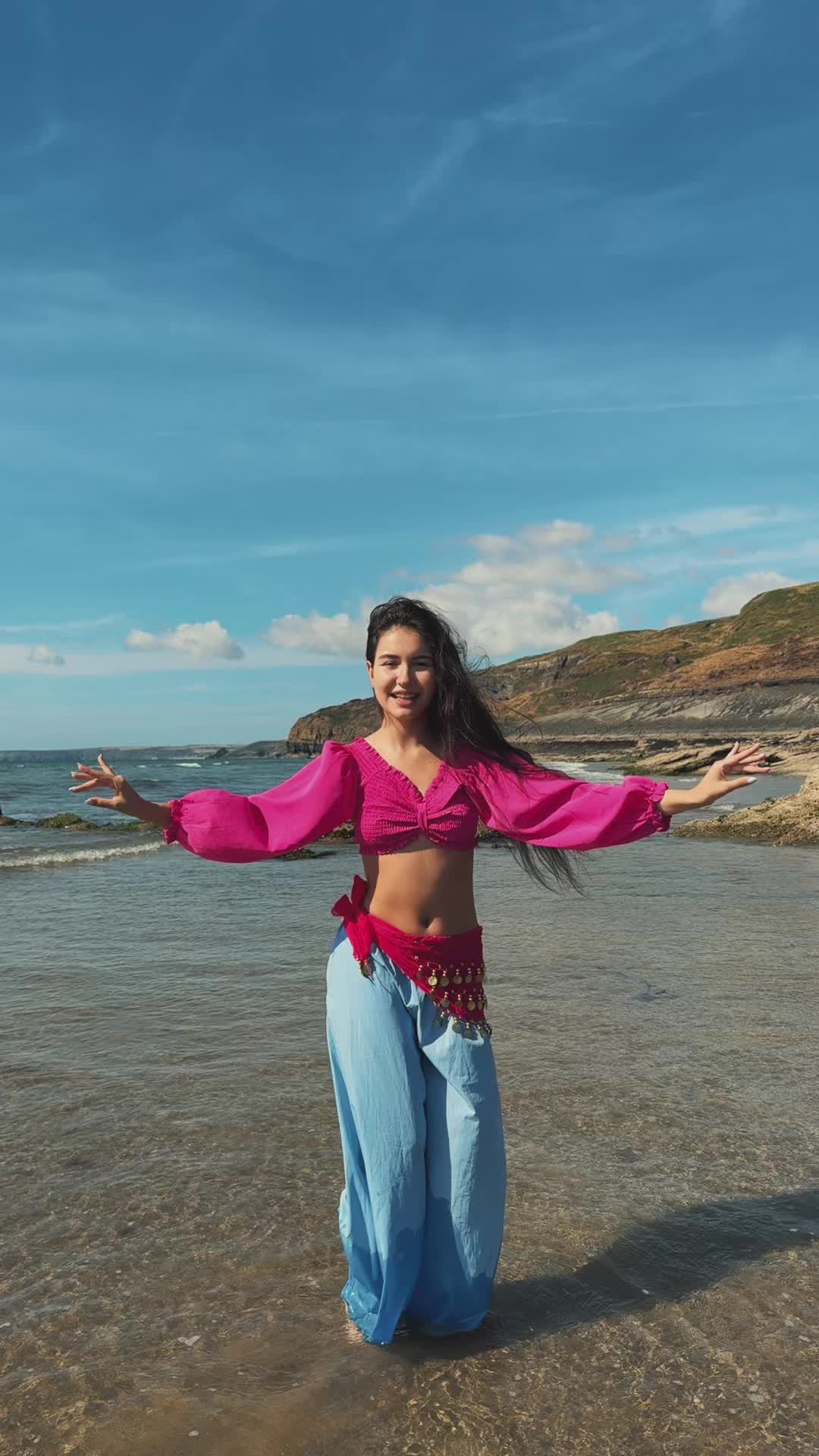 @lolabellydance