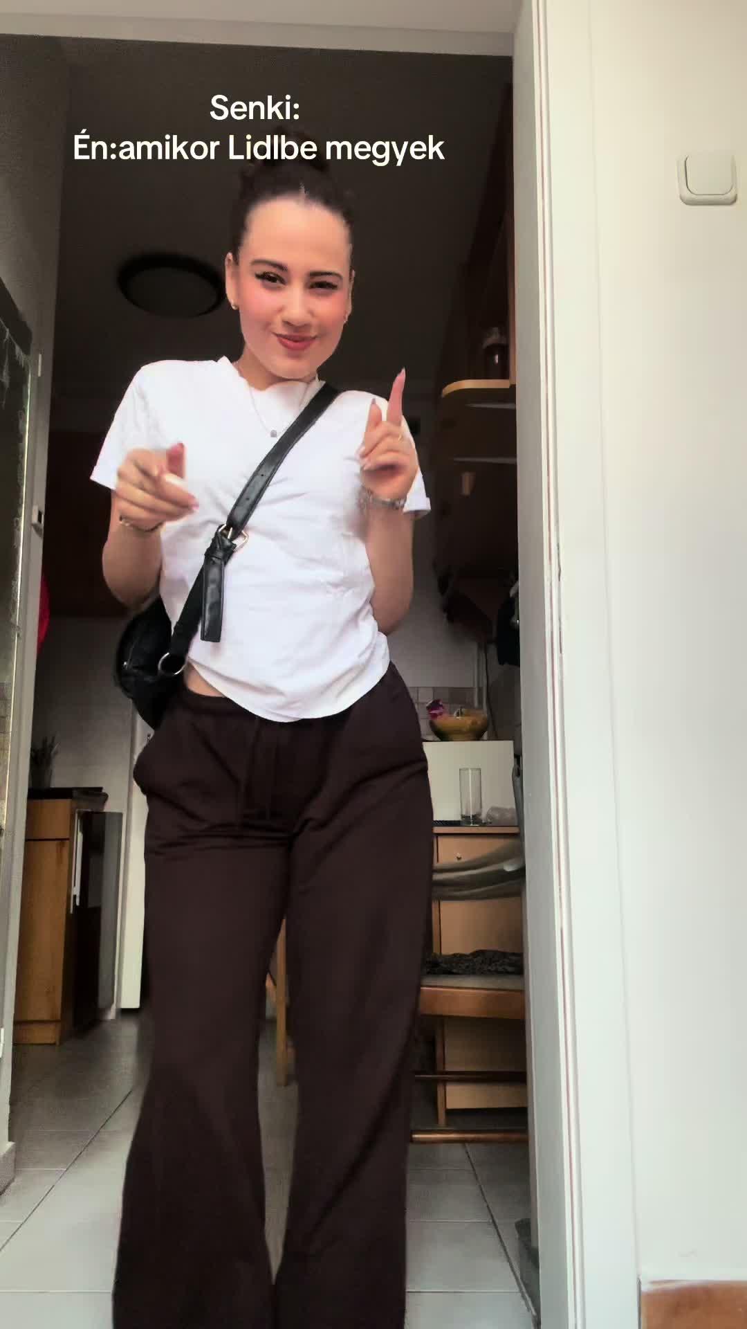 @esztike