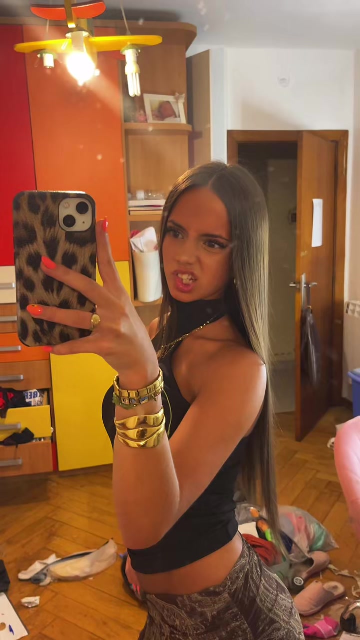 @LARA BLANCO