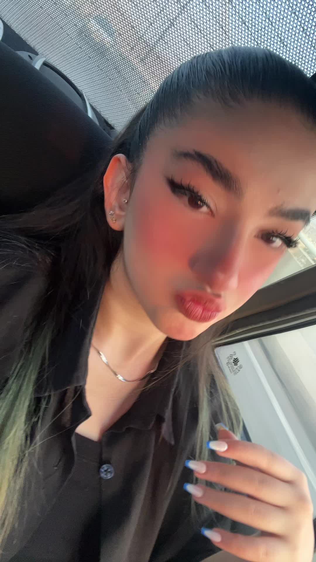 @👧🏻