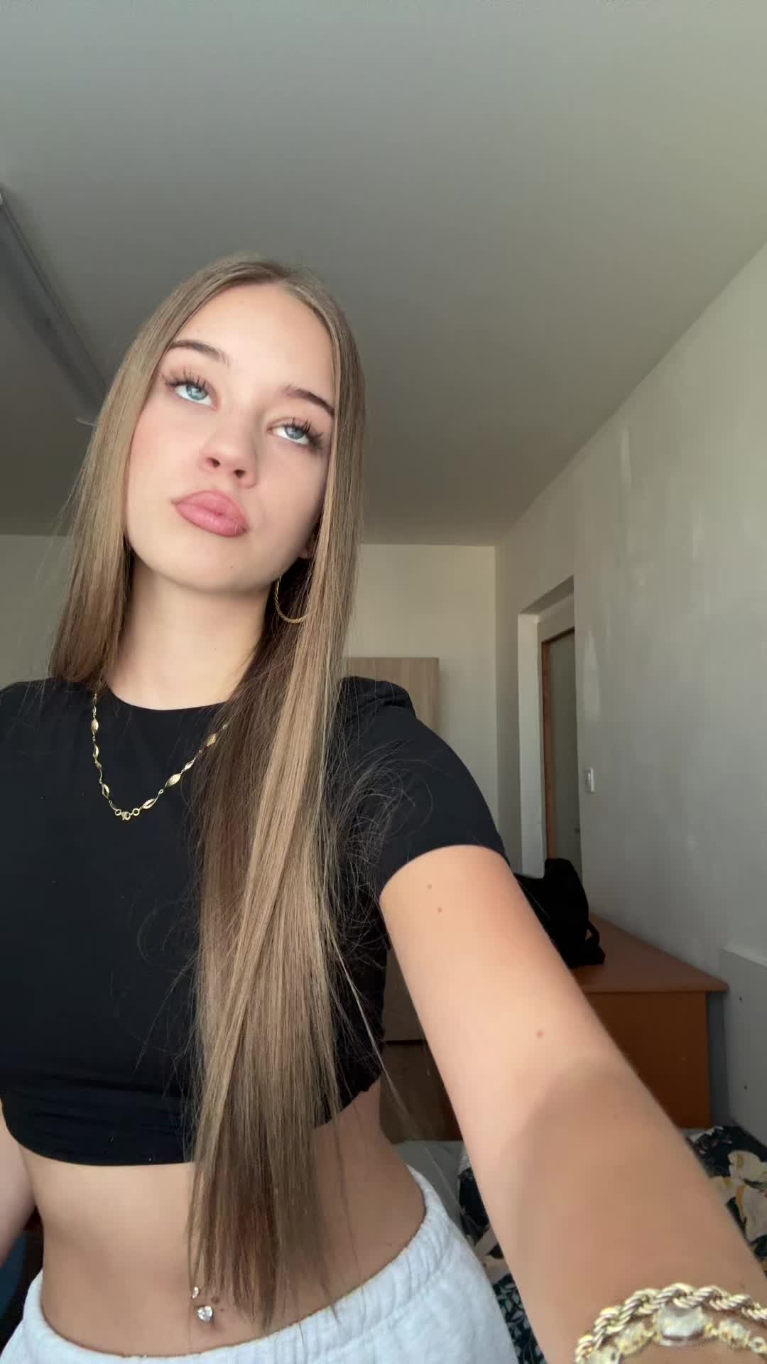 @𝓥𝓲𝓿𝓲𝓮𝓷