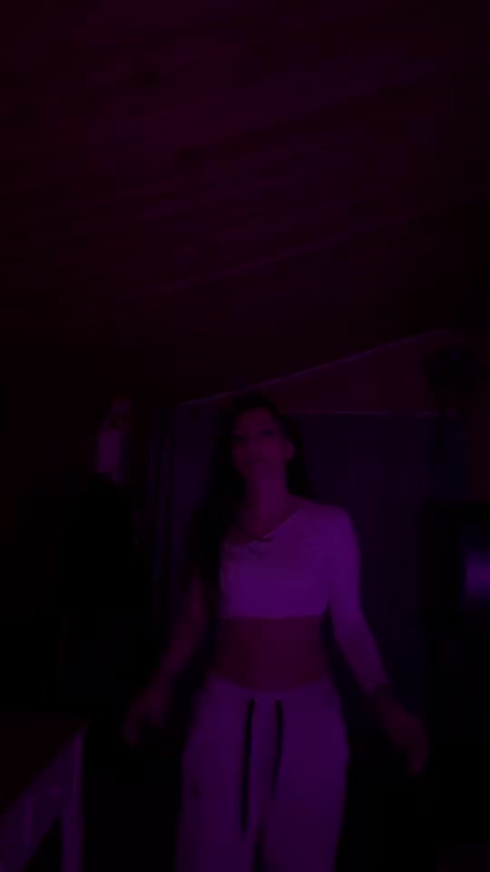 @Ehlauu_