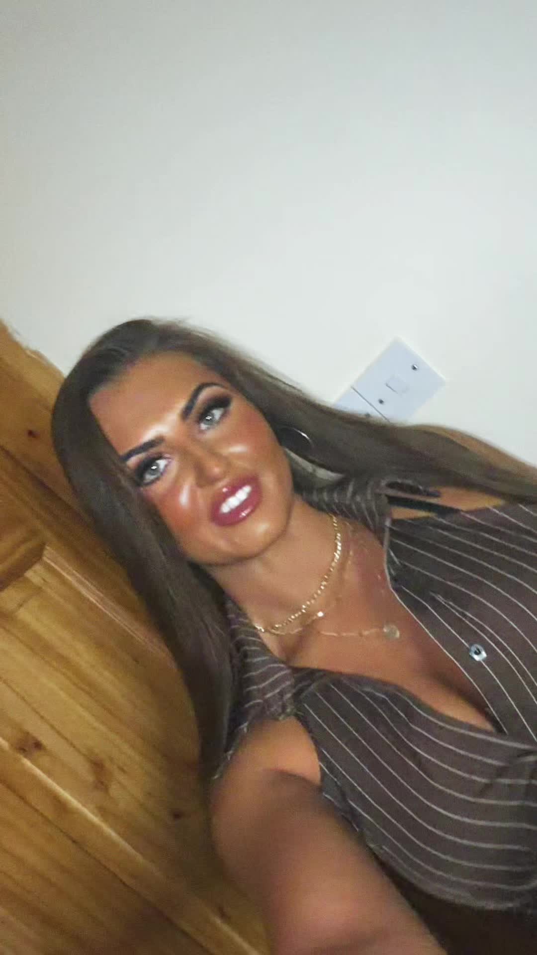 @caitlin02x