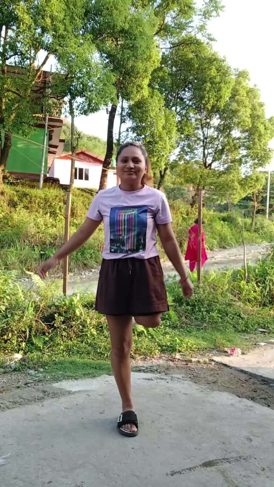 @one leg girl