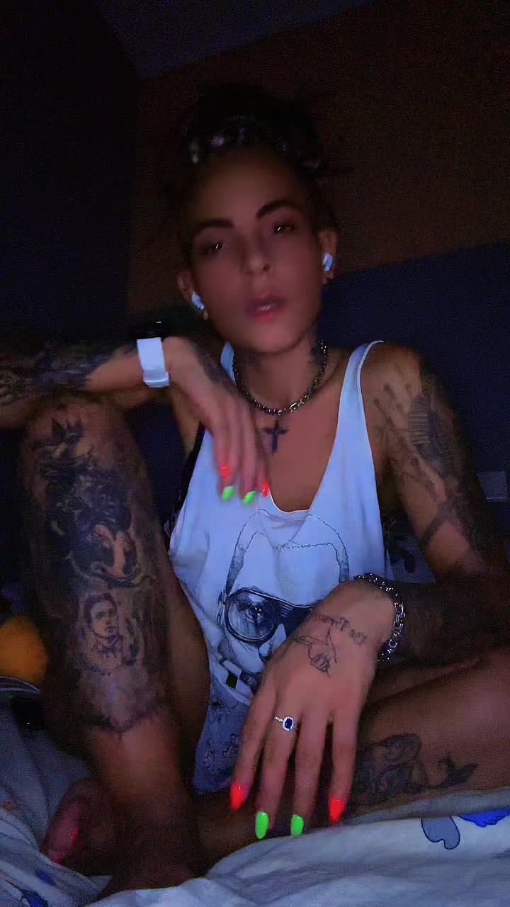 @Лошо Момиче