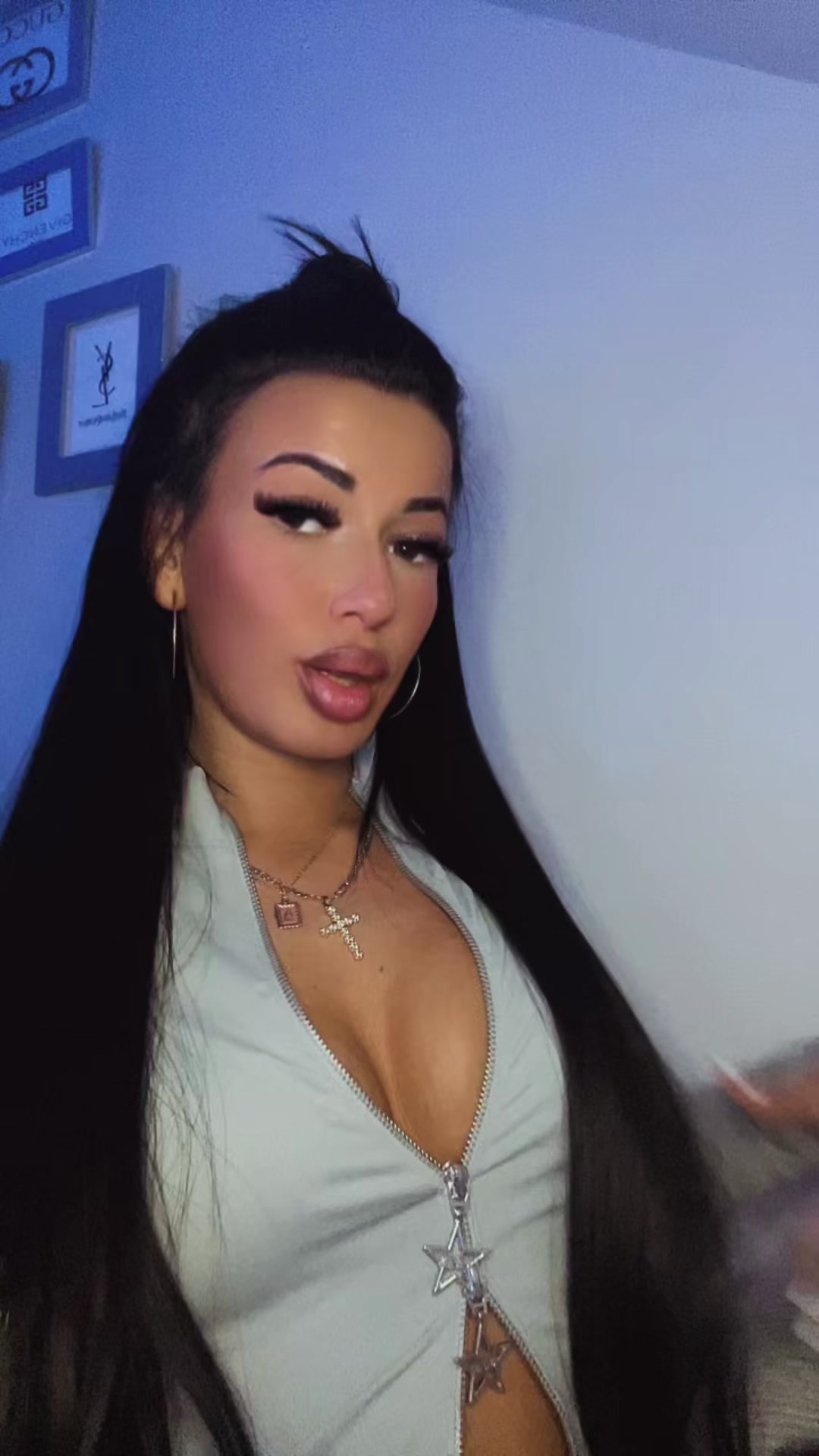 @✨𝐄𝐬𝐳𝐭𝐞𝐫✨