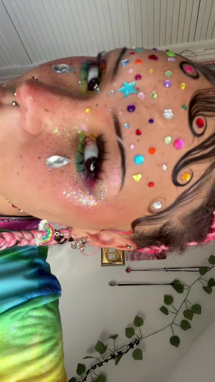 @🦄