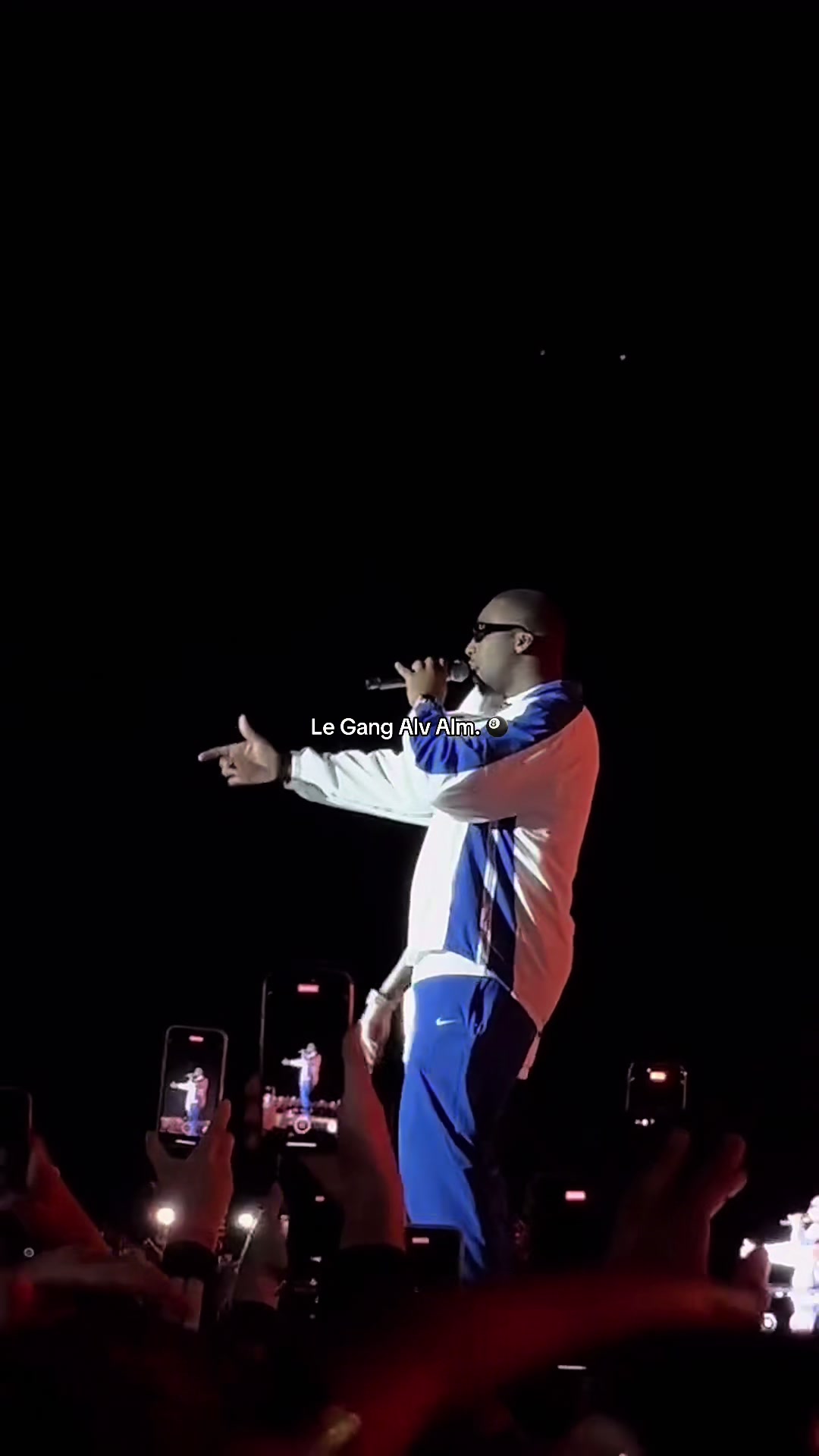 @🎧
