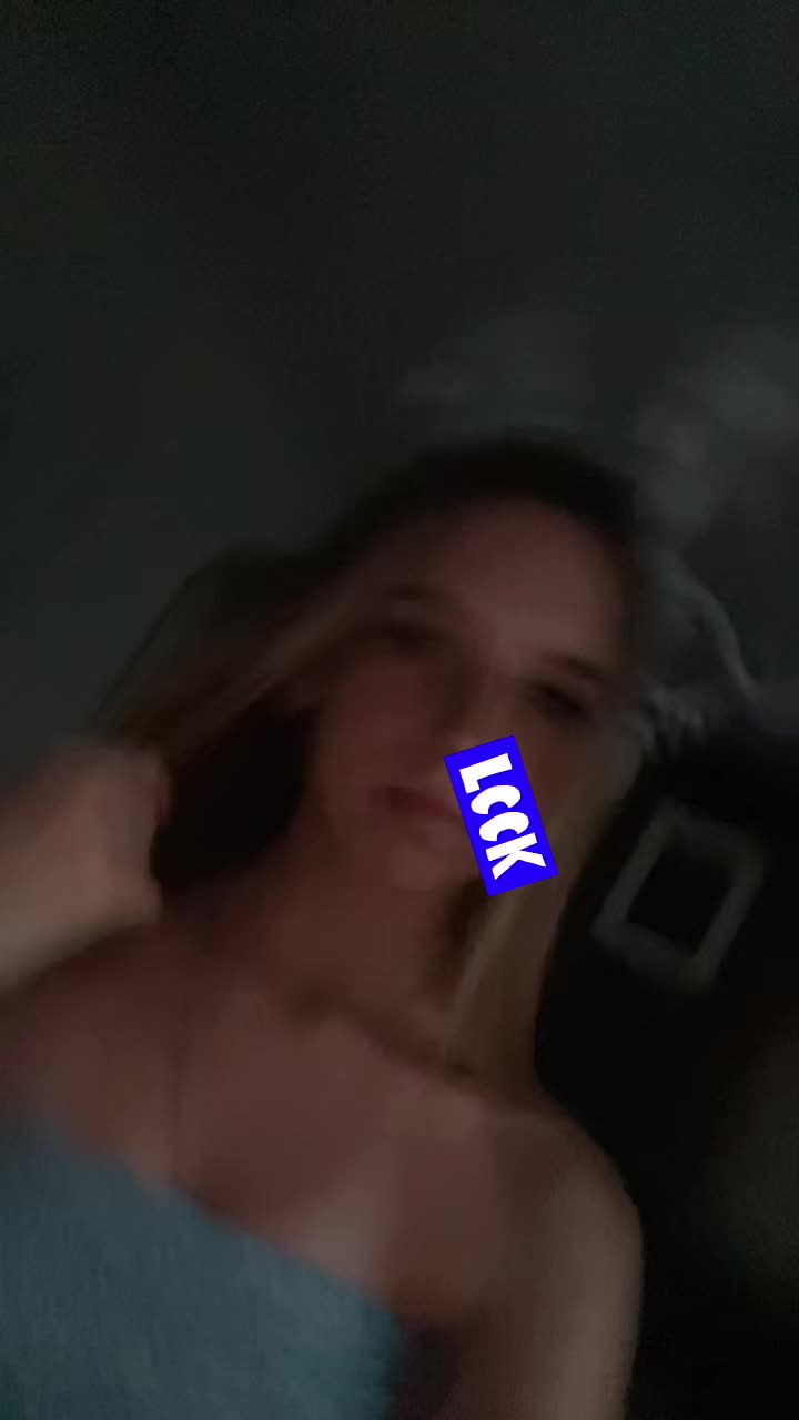 @Izz 🩶🫰🏻
