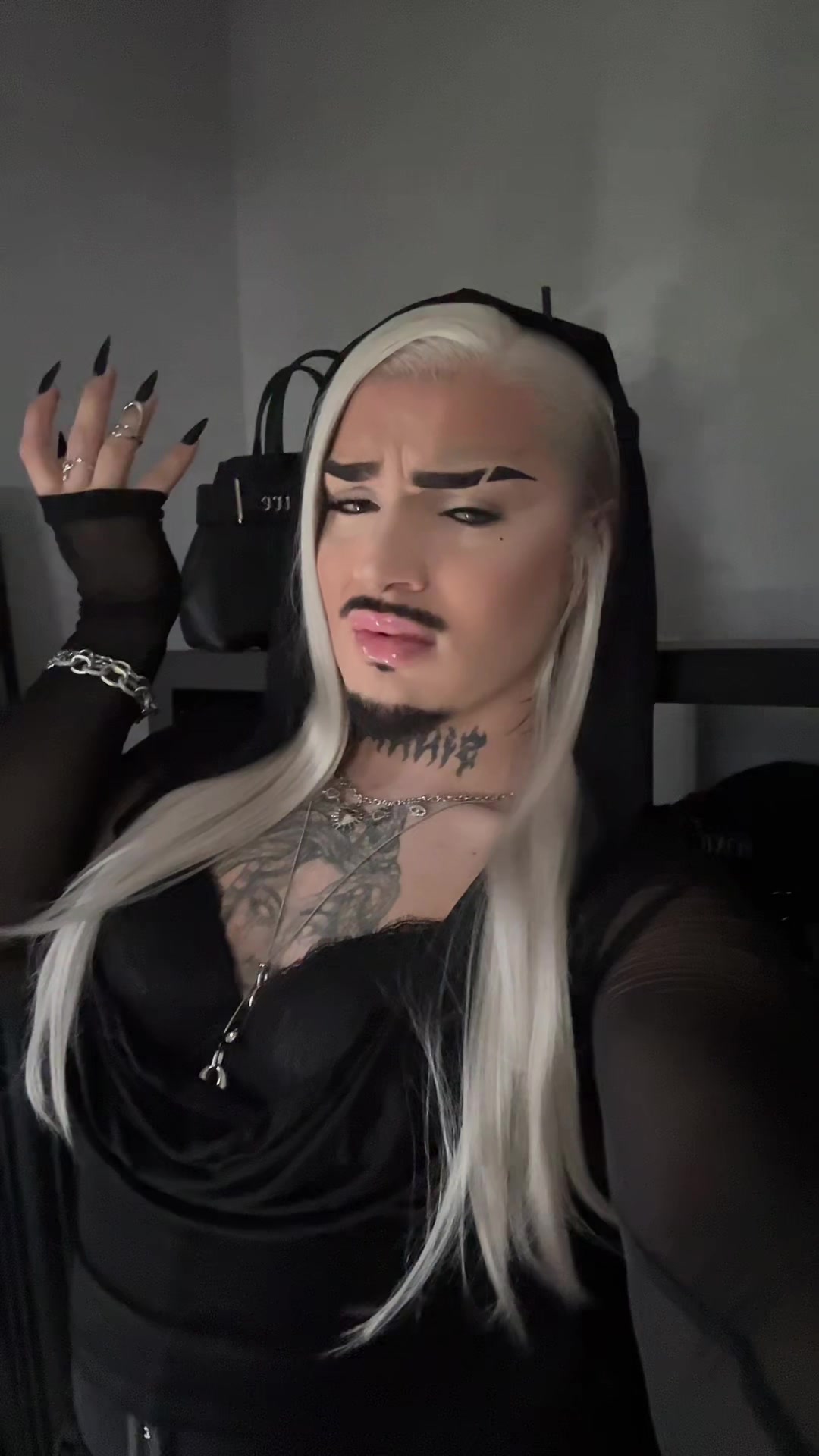 @𝐢𝐜𝐲 𝐠𝐨𝐫𝐠𝐨𝐧🐍