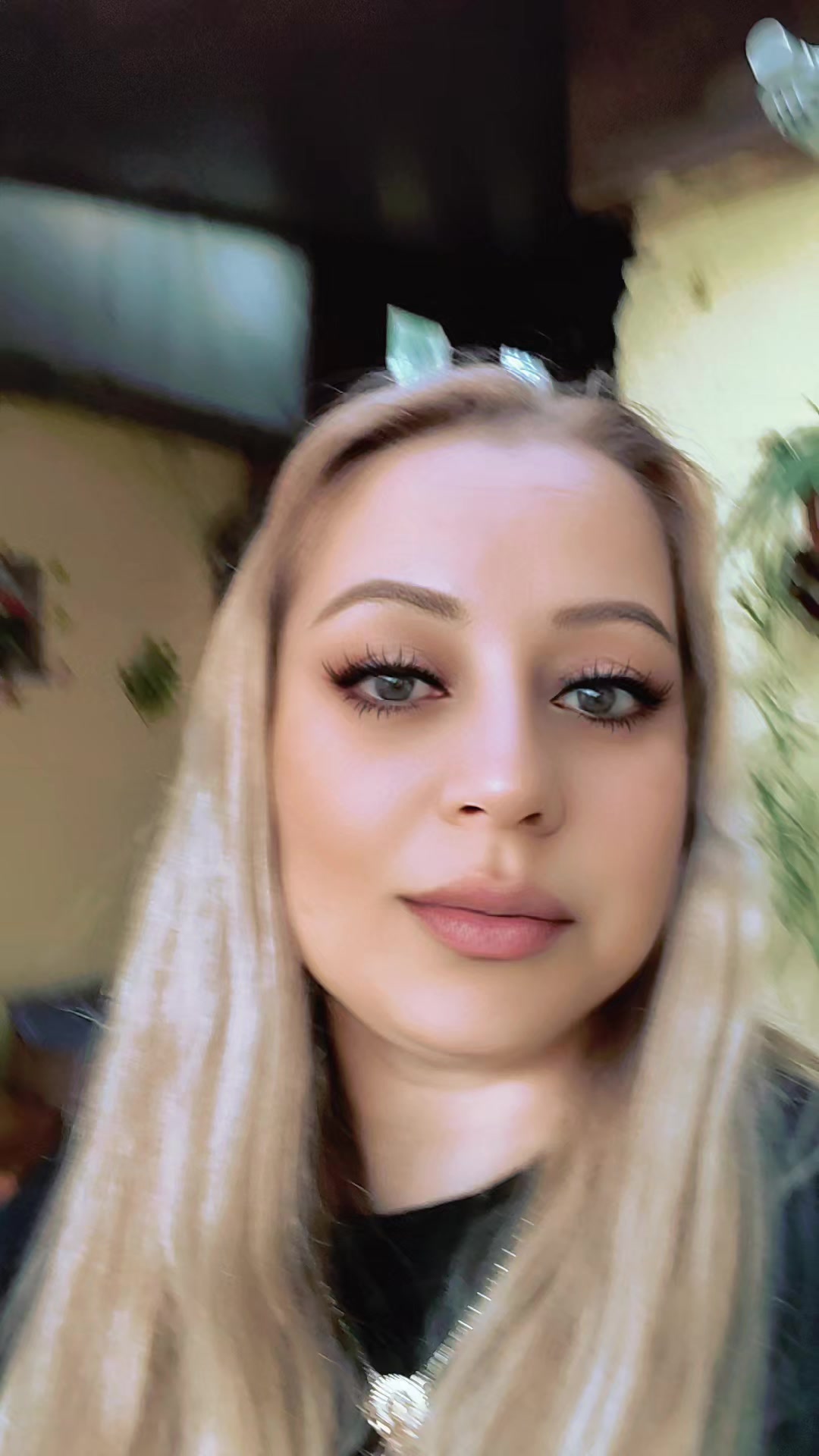 @Elena Varga