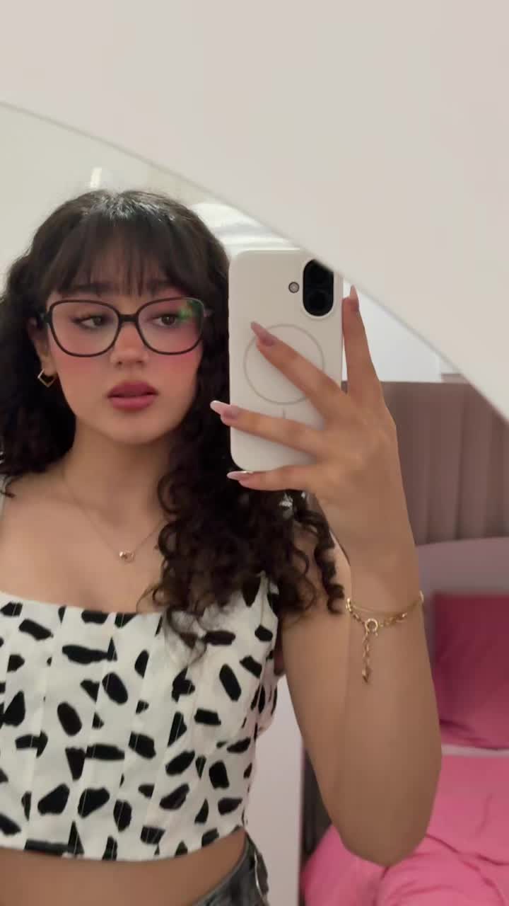 @iihelliyaa