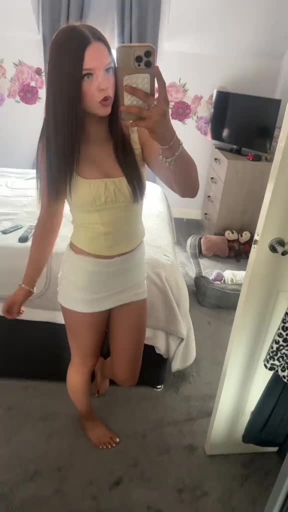 @Connie 🦶