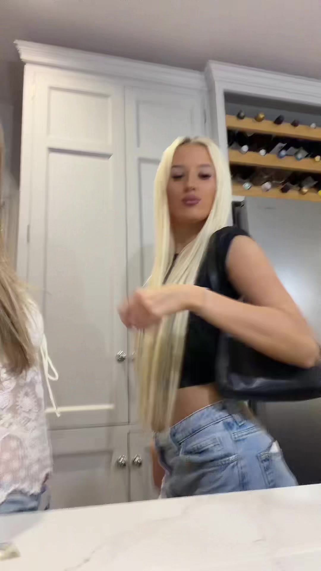 @Elise