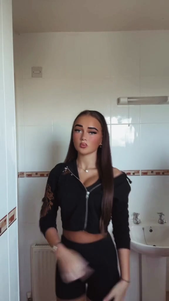 @𝐇𝐄𝐋𝐄𝐍𝐌𝐀𝐑𝐈𝐄ꨄ
