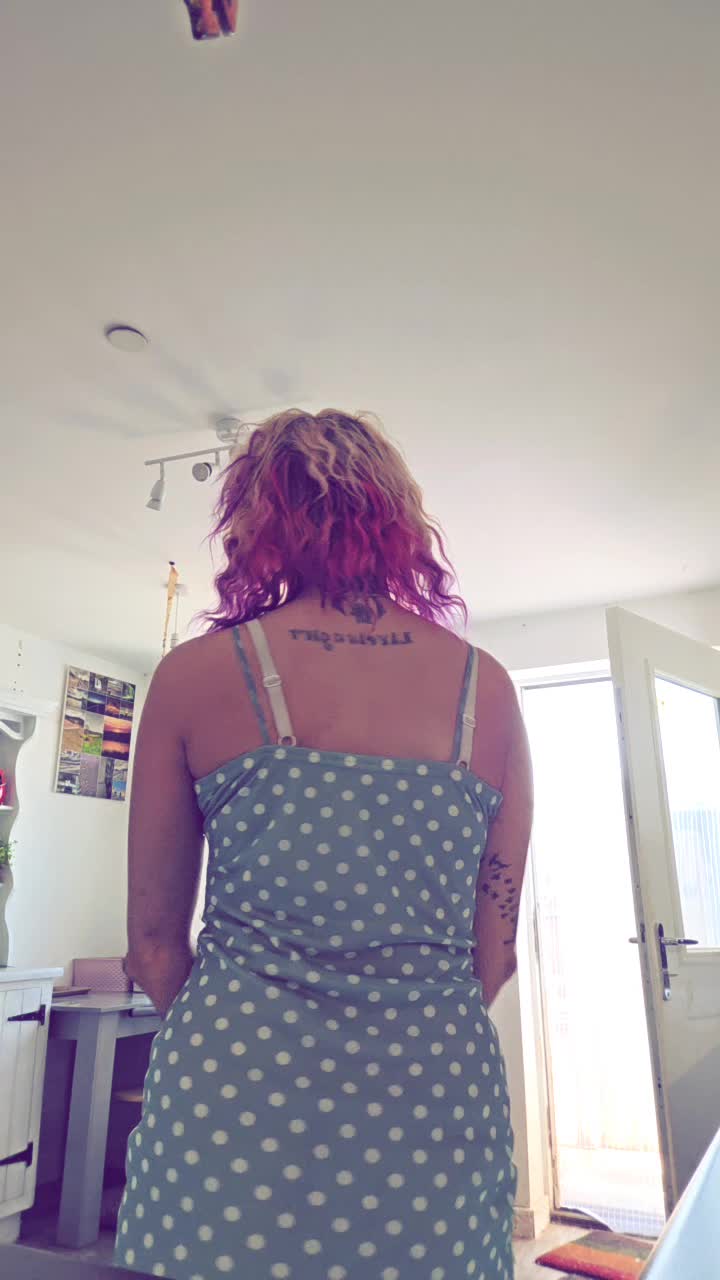 @Adora