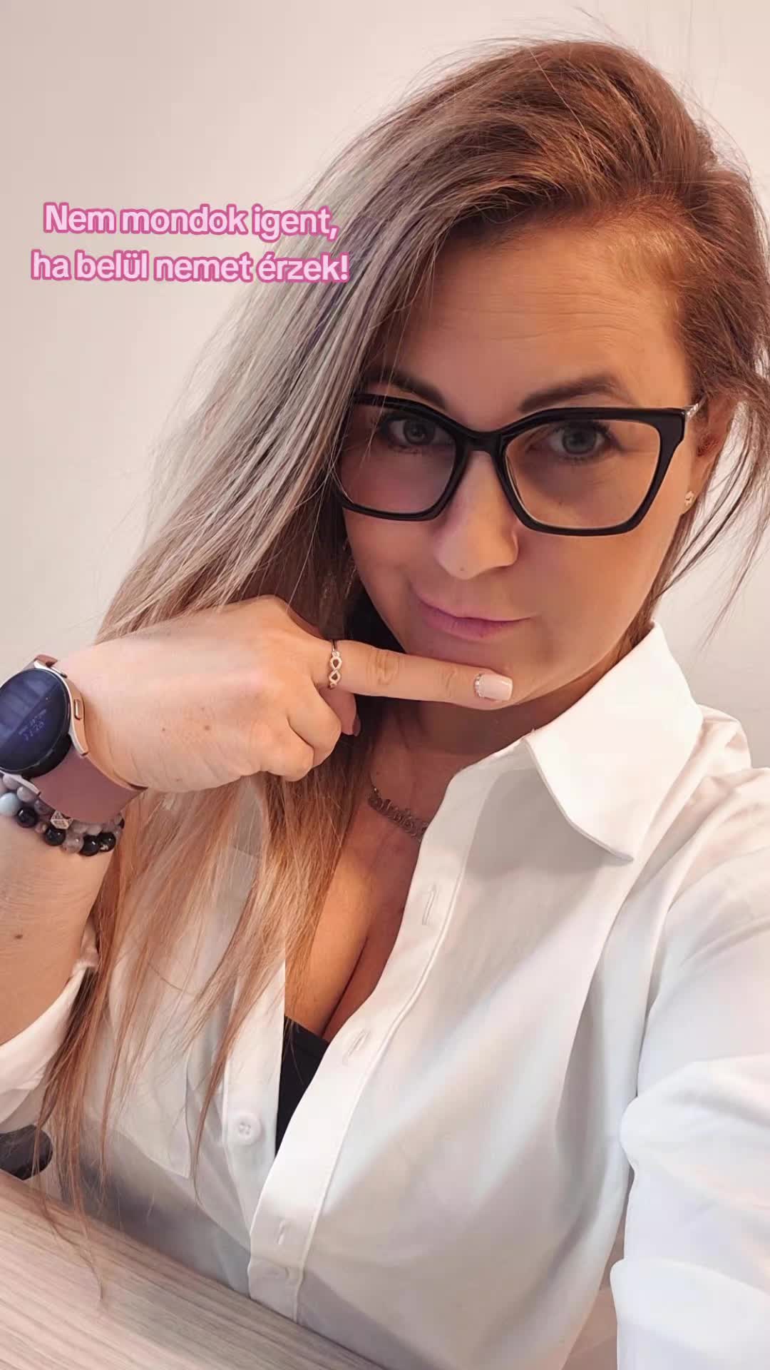 @Viktória