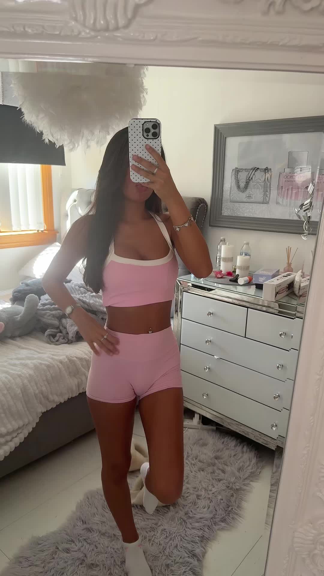 @poppylivingstonex
