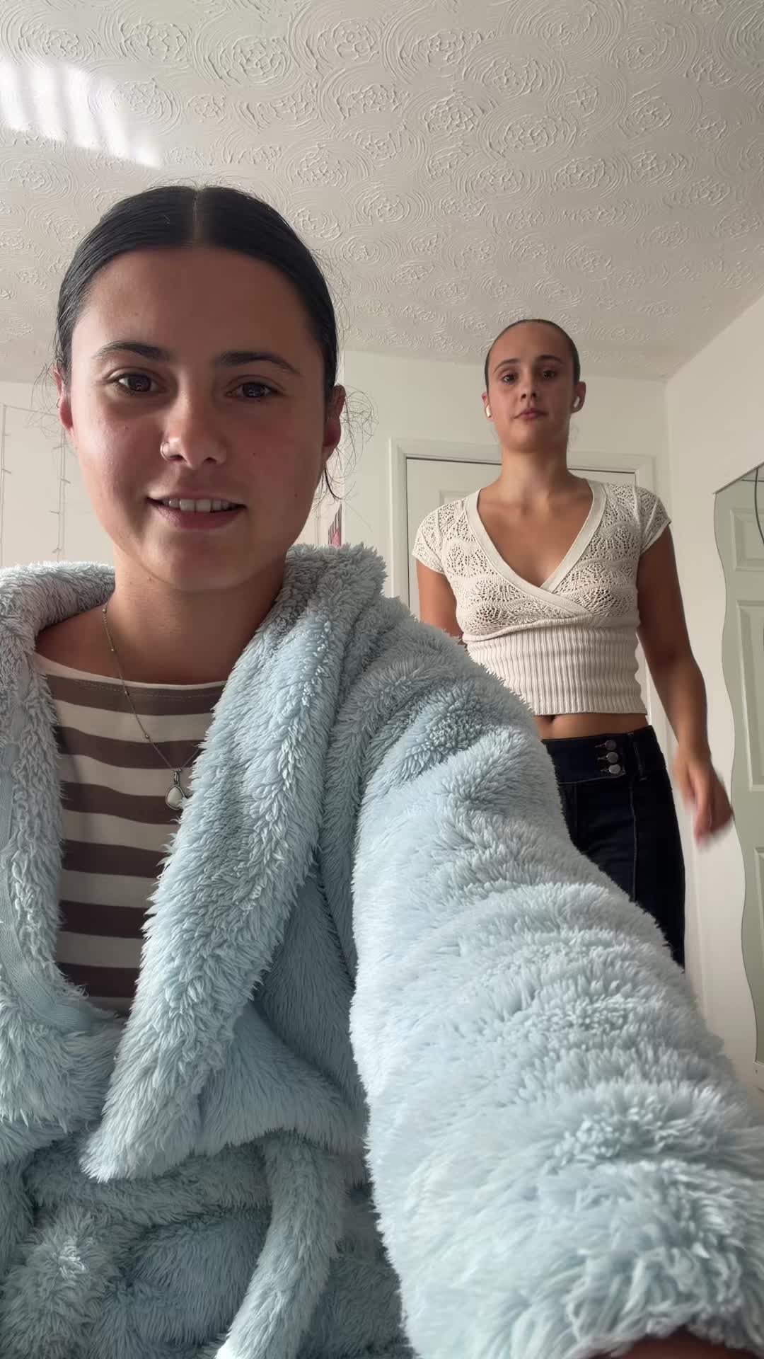 @izzyclaire