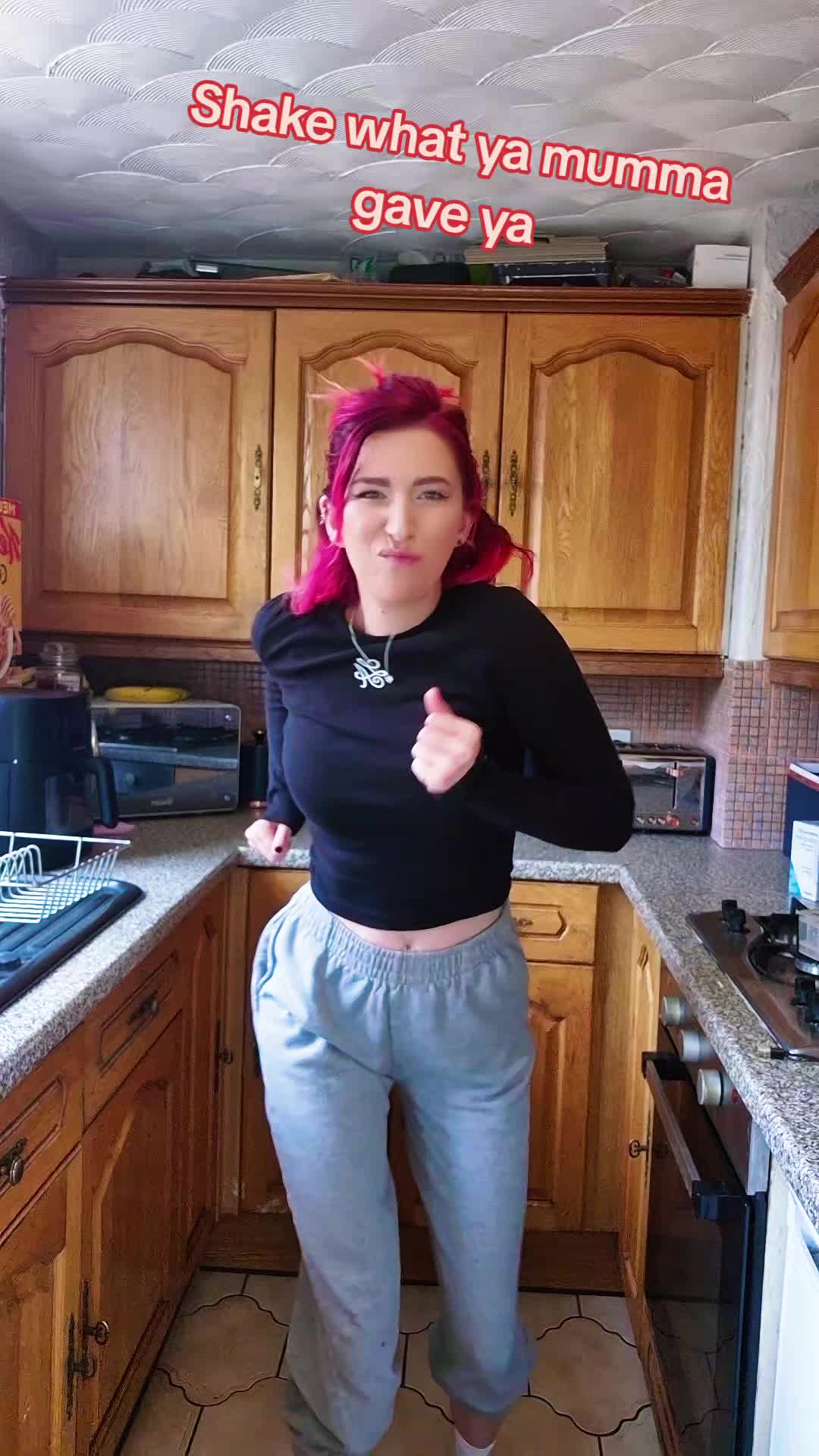 @Amyᥫ᭡.
