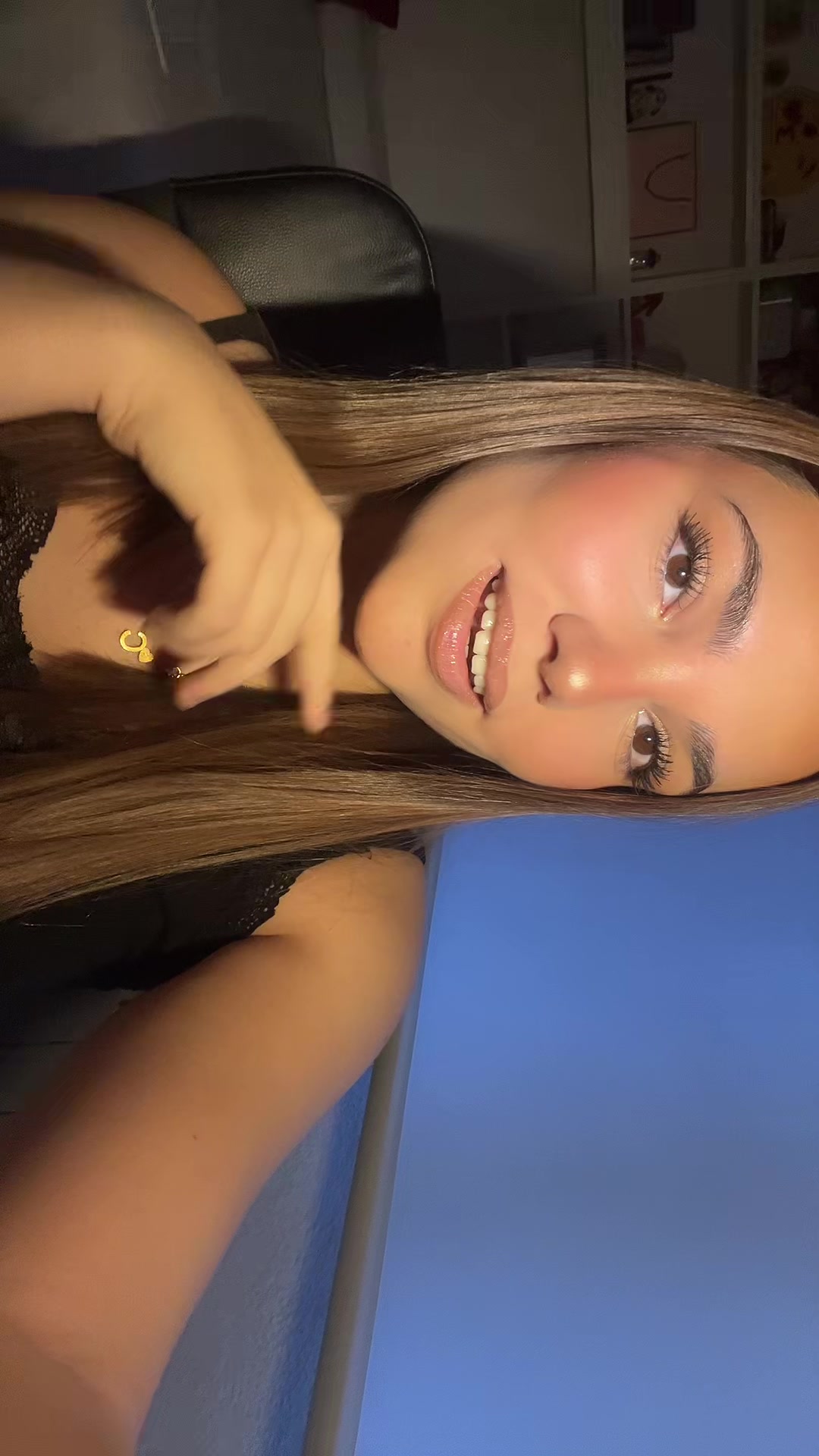 @𝒄𝒓𝒊𝒔𝒕𝒊𝒏𝒂