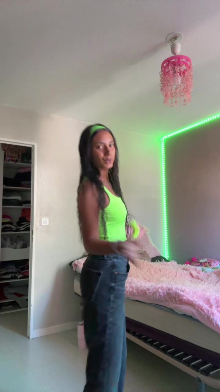@לָאוּרָה
