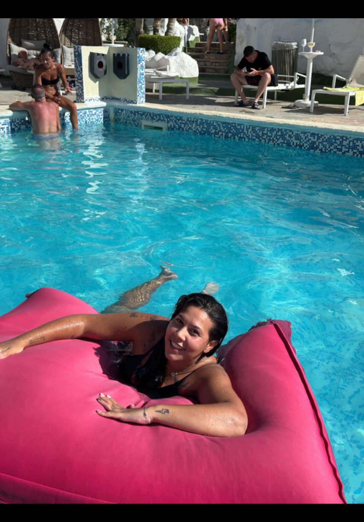 @annazollo_