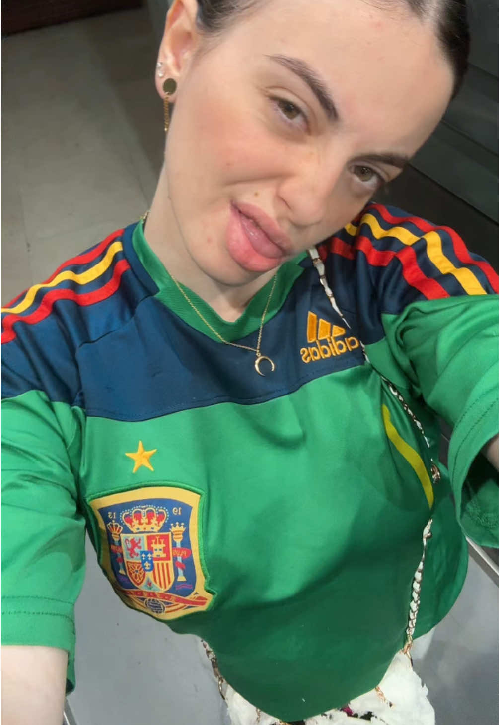 @danielaarosteguii