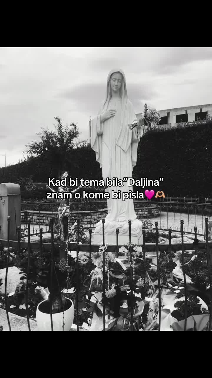 @𝓭𝓸𝓻𝓪🦢