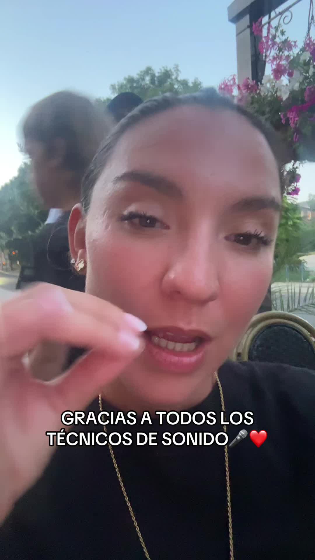 @laauraalos