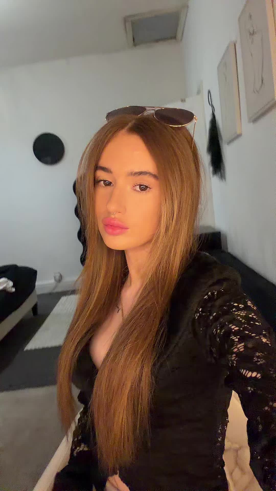 @ell 👩&zwj;❤️&zwj;💋&zwj;👩