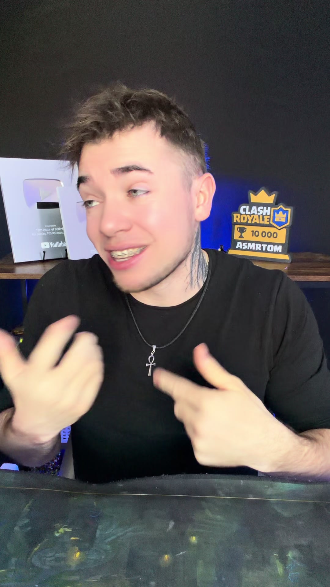 @ASMR TOM RED