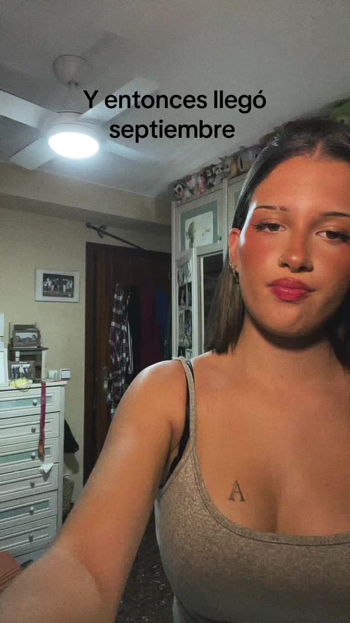@🍁🩶🧛♀️