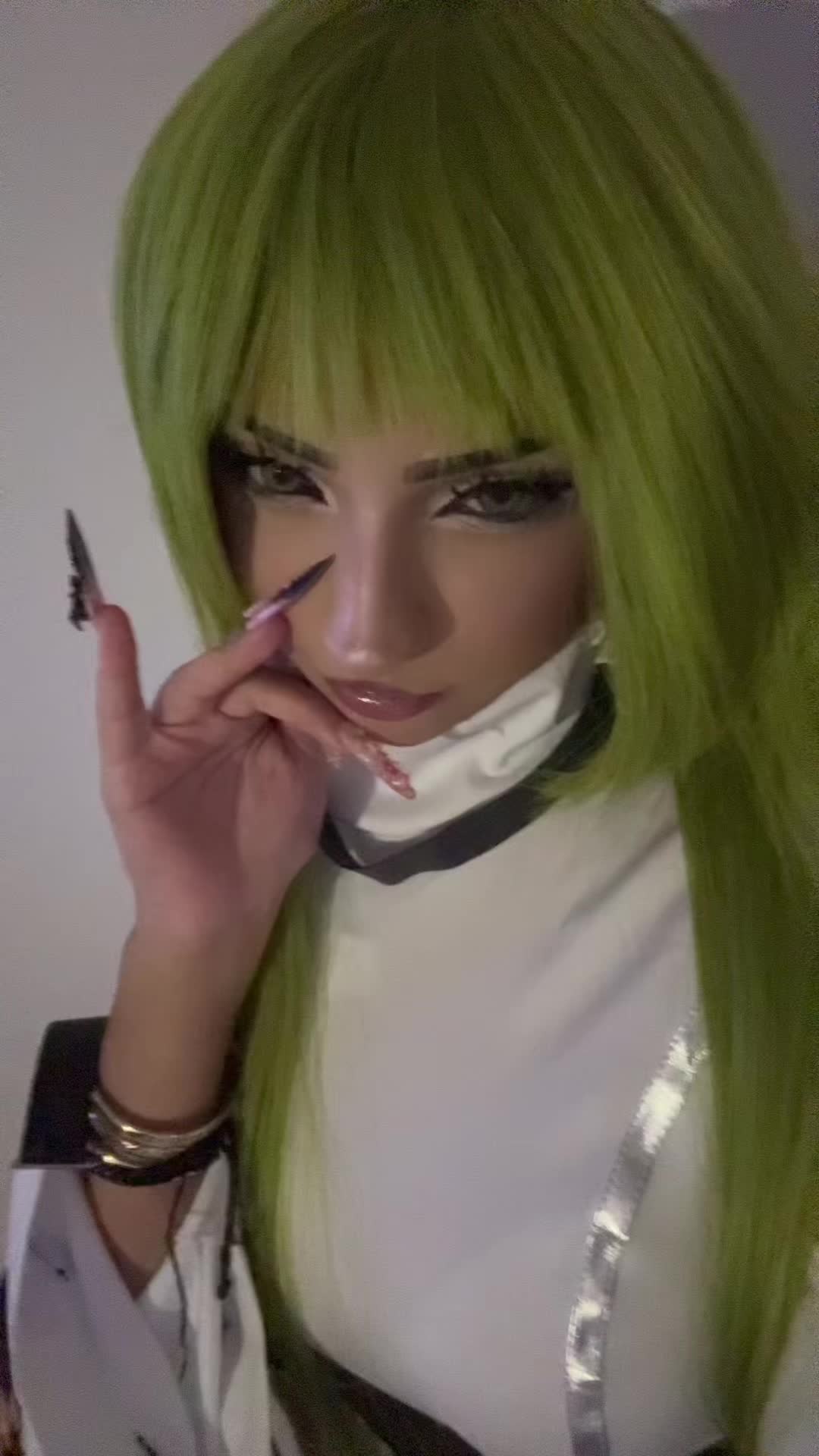 @lara >_<