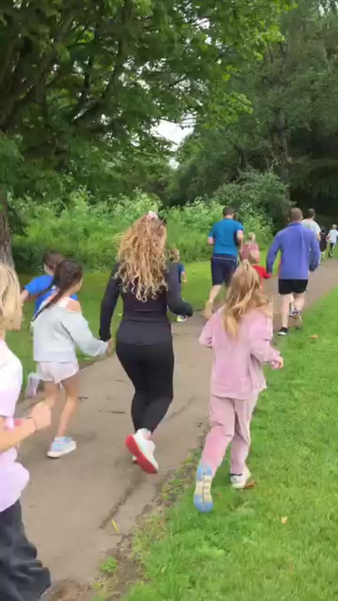 @Hol_94