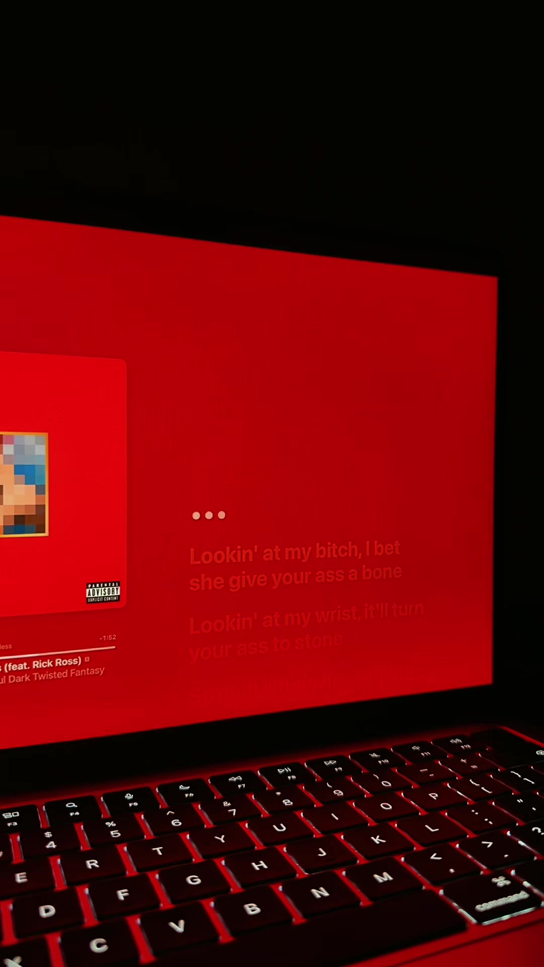 @🎧