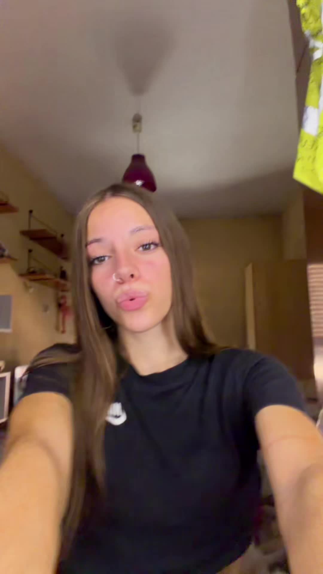 @Ahinaritaa_