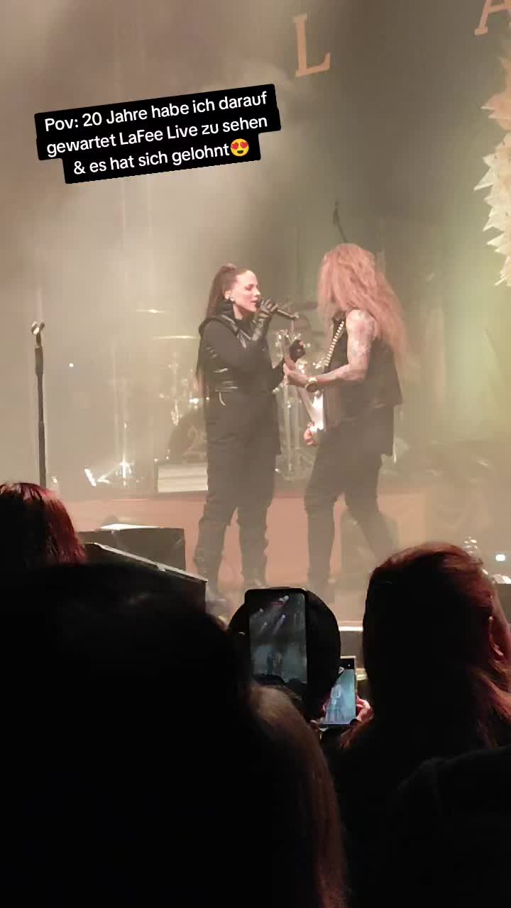 @Charlene 🖤🌹🦇